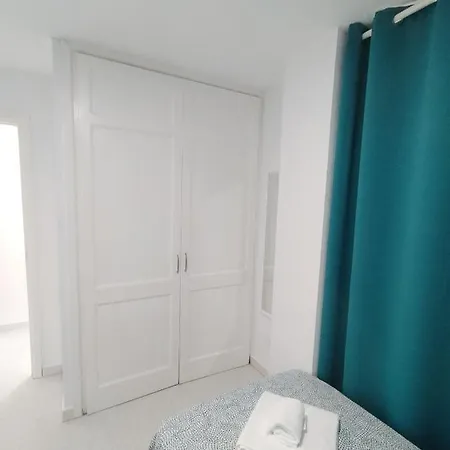 アパート With Balcony, Central, Wifi